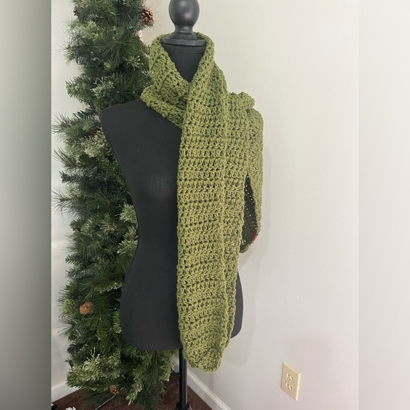 NWT Hunter Green Scarf, Extra Wide, Extra Long. - Picture 4 of 5